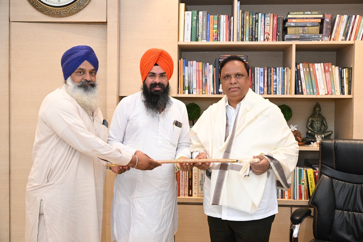 विश्व हिंदू परिषद, बजरंग दल - दांडेश्वर जिल्हा सदस्य, भाजपा विद्यार्थी आघाडीचे सदस्य,  रिपब्लिकन पार्टी ऑफ इंडियाचे (आठवले गट) सरचिटणीस विवेक पवार तसेच शहीद भगत सिंह विचार मंचाचे अध्यक्ष सरबजीत सिंग संधू यांनी आज वांद्रे पश्चिम येथील जनसंपर्क कार्यालयात माझी सदिच्छा भेट घेतली.