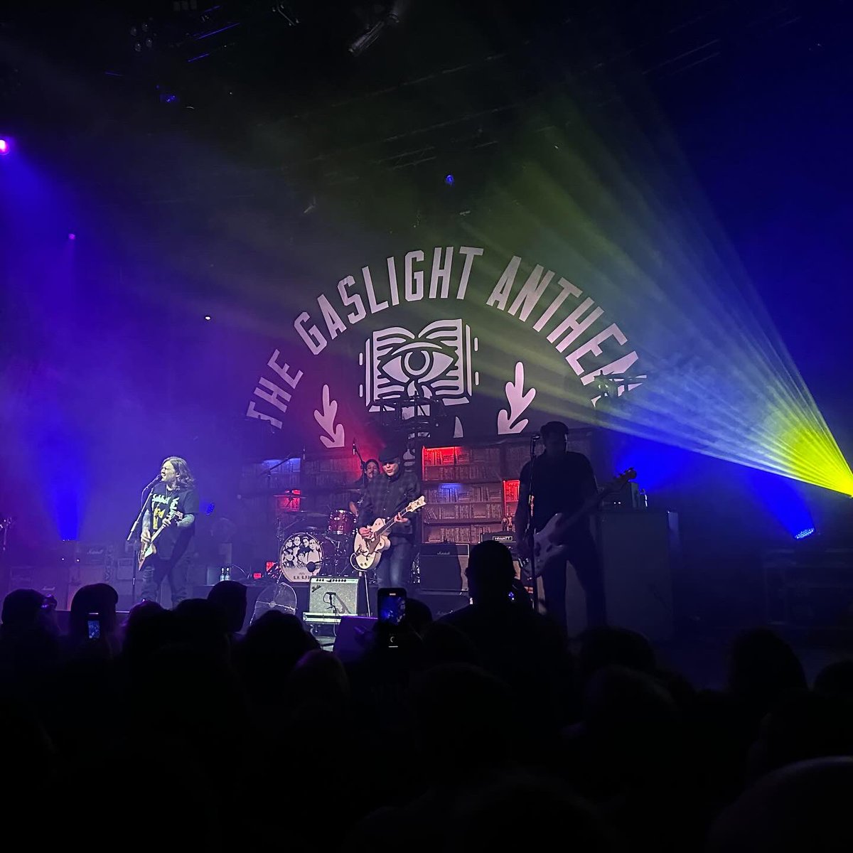 DLLMUFC's tweet image. GASLIGHT ANTHEM @ ROUNDHOUSE! Lost count of how many times I’ve been to see these boys now. Accidentally saw them at Reading Fewtival in 2008 and been obsessed ever since. 🤟🏼 GREATEST BAND EVER
@thegaslightanthem @thebrianfallon #thegaslightanthem #tga #brianfallon