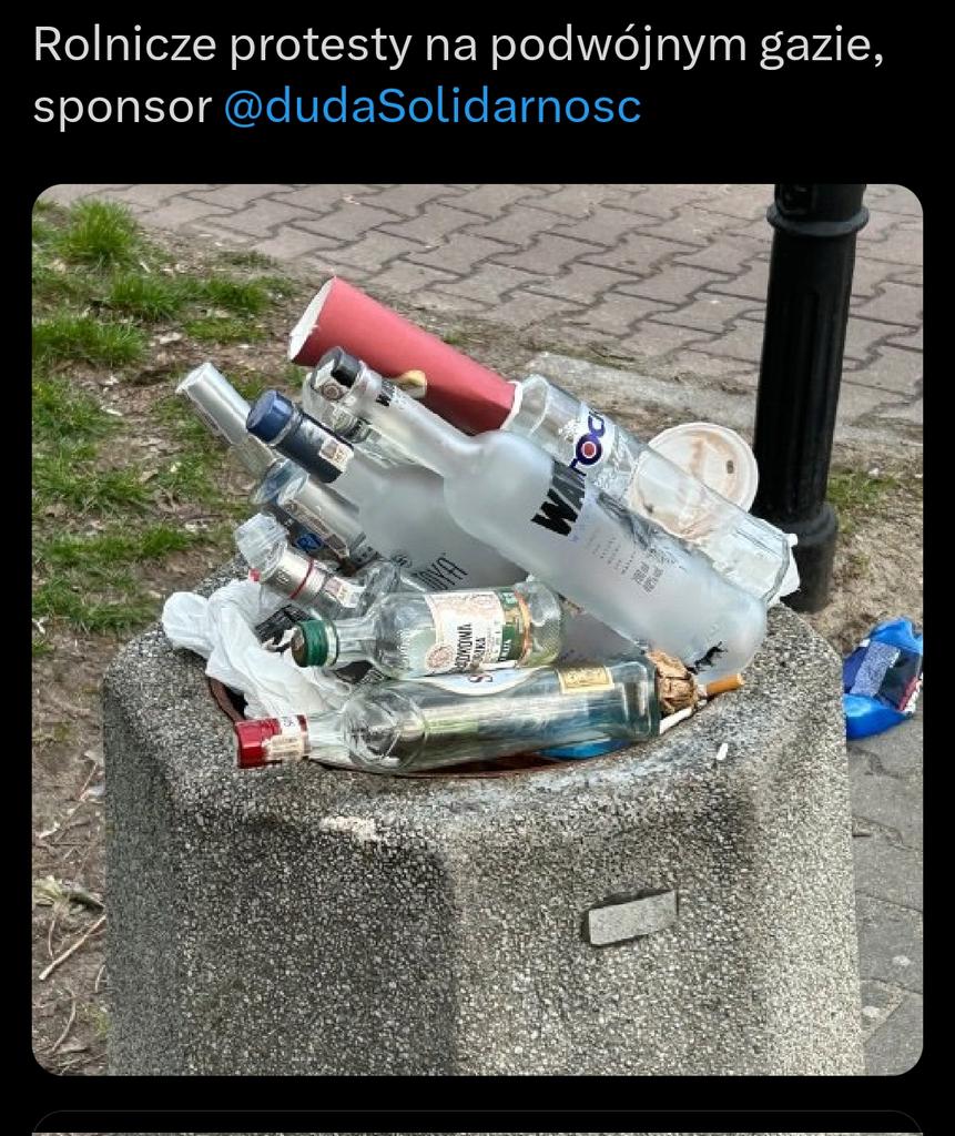 TomashKnives's tweet image. Tak prawactwo tworzy #danezdupy: na drugim zdjęciu oryginał.
@Dawid67945045