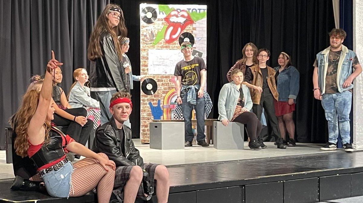 Review: Stewards Academy are the champions with fantastic a production of We Will Rock You @StewardsAcademy yourharlow.com/2024/03/26/rev… via @yourharlow