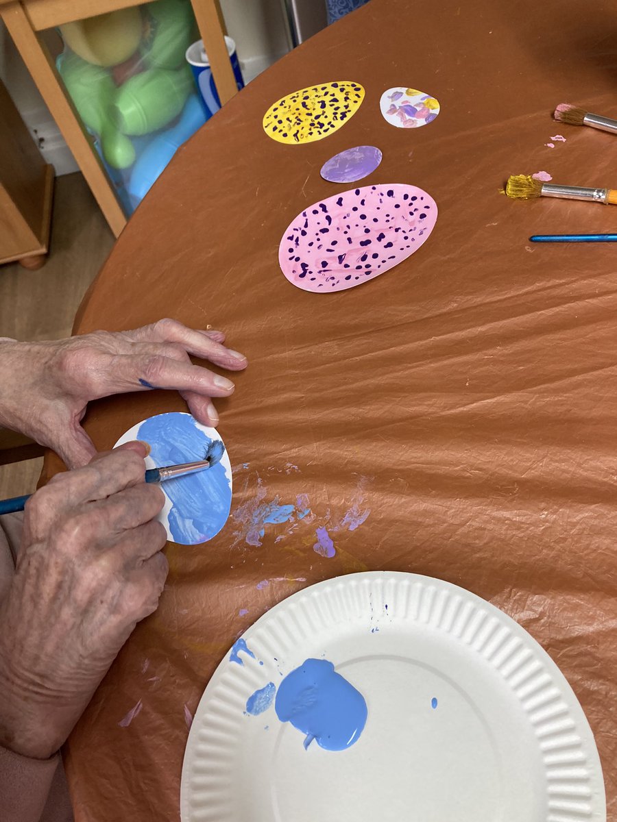 west_mojo's tweet photo. A beautiful floral basket of speckled #eastereggs by the talented artists of #BargoedCareHome .Everyone loved those cute #easterbunnies and chicks. Delighted smiles all round. ππ
#creativemojo #KeepingResidentsActive #ArtsinCareHomes #wellbeing
#carehomeactivities https://t.co/FiAhPXBj0j