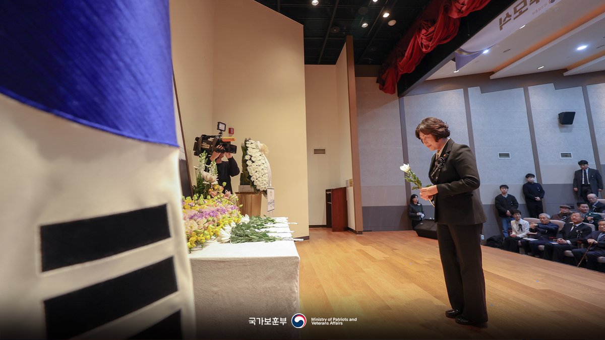 안중근 의사 순국 114주기 추모식

조국 독립을 위해 헌신한 안중근 의사 순국 114주기 추모식이 안중근의사기념관에서 열렸습니다.
*주관: 안중근의사숭모회

국가보훈부는 안중근 의사를 비롯한 순국선열을 기억하고 계승하는데 최선을 다하겠습니다.

#국가보훈부 #안중근의사 #독립운동가 #안중근