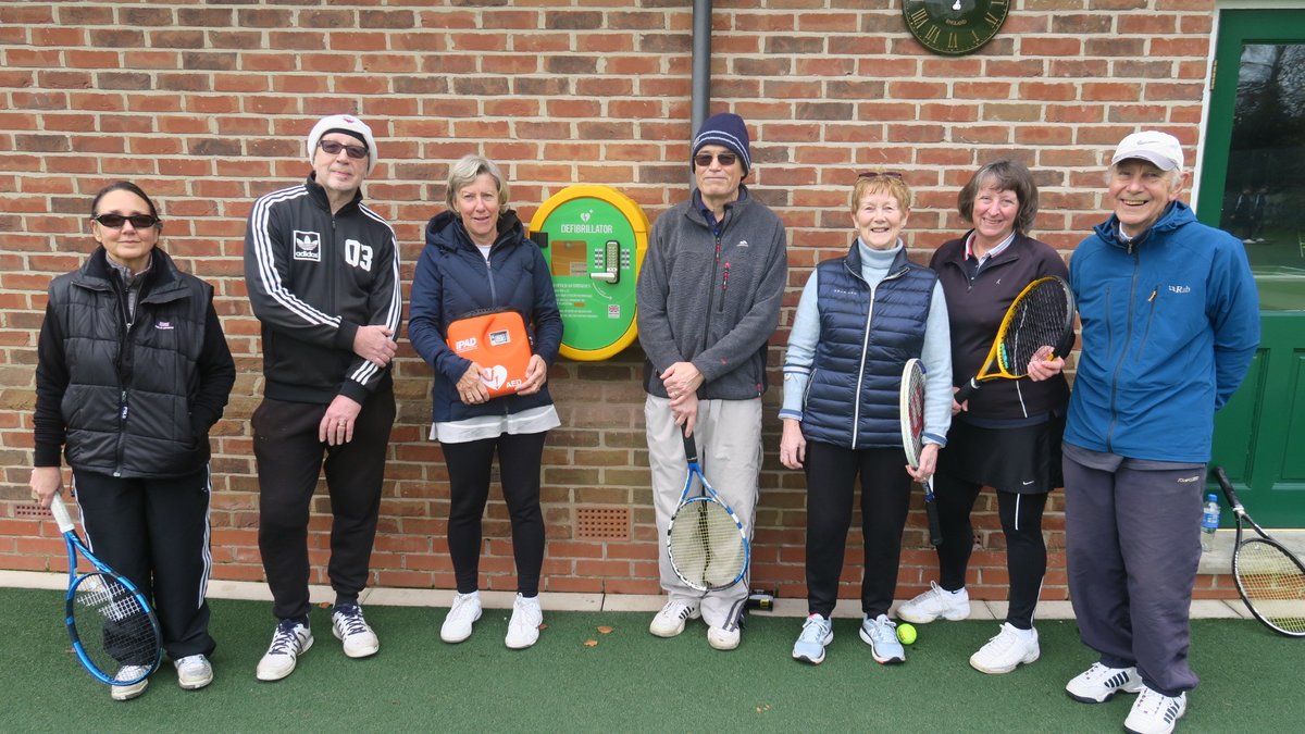 WELMedical's tweet photo. This tennis club put down their rackets to learn lifesaving skills! Mark led a product familiarisation session, showing the members how to use their new iPAD #Defibrillator in cardiac emergencies. Thanks everyone for taking part!
#AED #CommunityAED #DefibrillatorTraining https://t.co/LuaiYcRQLE