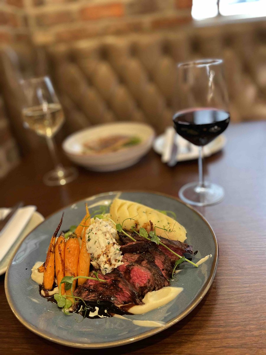Dining in Dublin City this Easter but make it tasty with a cosy ambiance…

Reserve your table ~ ow.ly/woXw50R1xYG

#dublindining #dublinhotels #dublinireland #delicious #diningindublin