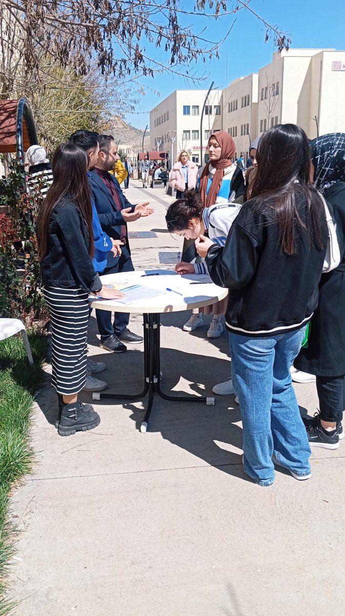 Bugün Üniversitemizde Stand açtık. 
Standımıza Ebs 2 başkanımız fasih dinç Bölge Koordinatörümüz Vedat SALİHOĞLU ve kulüp danışmanımız Halit Alkan bizleri ziyaret etti.
Ziyaretleri için başkanlarımıza çok teşekkür ederiz.
<a href="/ibrahimozcosar/">ibrahim özcoşar</a> <a href="/_aliyalcin_/">Ali YALÇIN</a>  <a href="/mstemrebalci/">Mesut Emre Balcı</a> <a href="/ebsmardin2/">EBSMardin2</a>