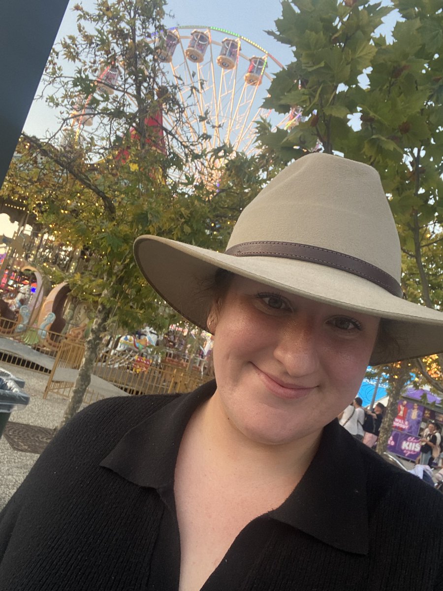 hclaire29's tweet image. Very very happy girl. Have wanted an Akubra for sooo long, finally chose the perfect one today 🙌🏼 #EasterShow