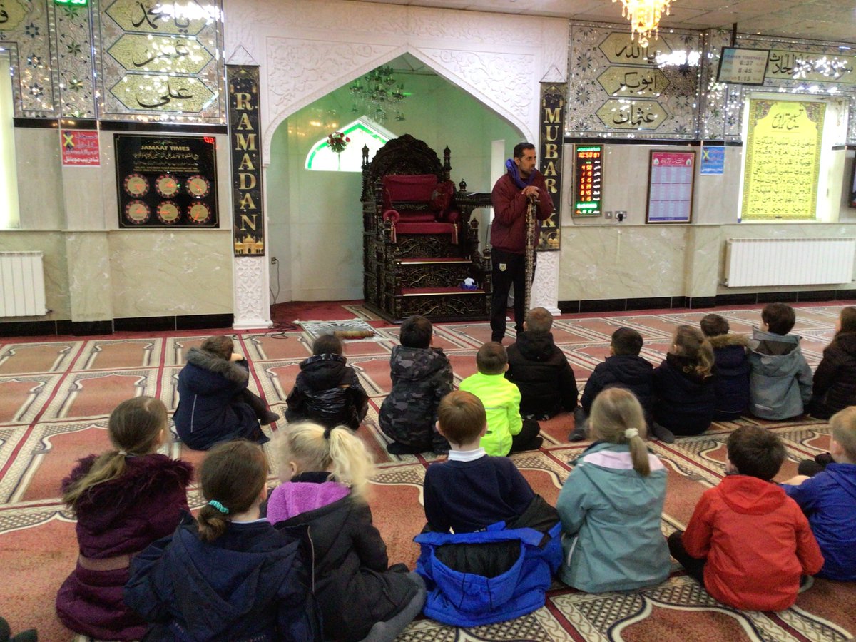 Year 2 had a wonderful time visiting the Ghausia Mosque in Burnley yesterday. We learnt lots about Islam and other religions. 🕌