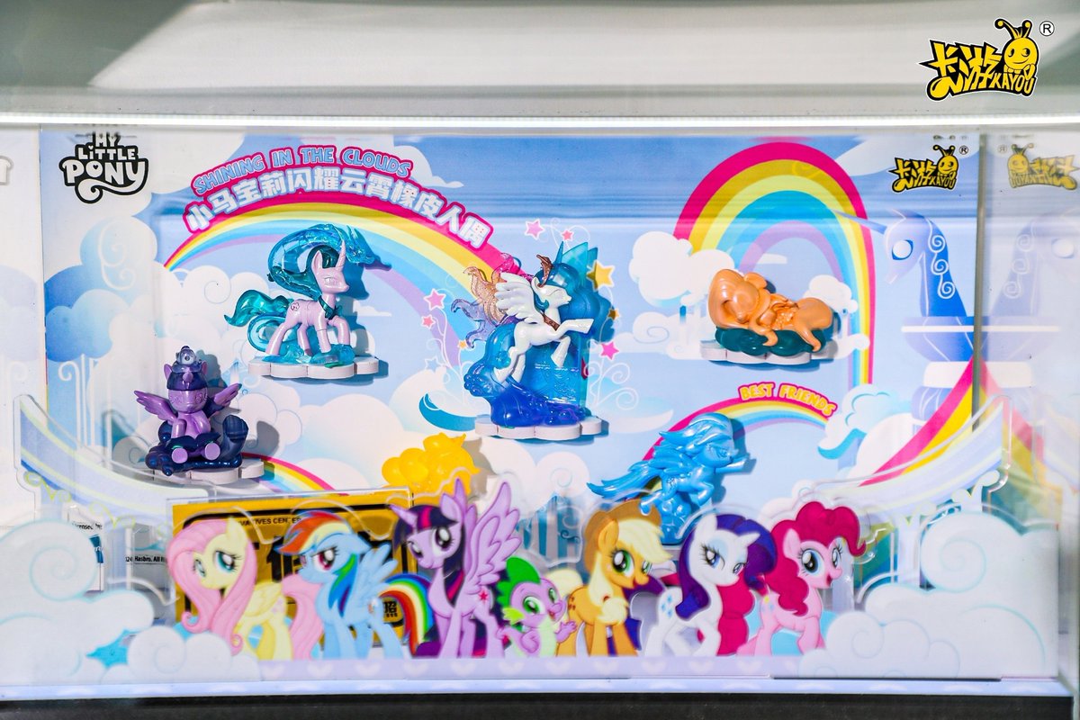 Chinese Publisher Kayou who you might known for their trading cards, has showcased several upcoming new products including figures and acrylic standees! For more pictures visit our blogpost: mlpmerch.com/2024/03/kayou-… #mlp #mlpmerch #mylittlepony