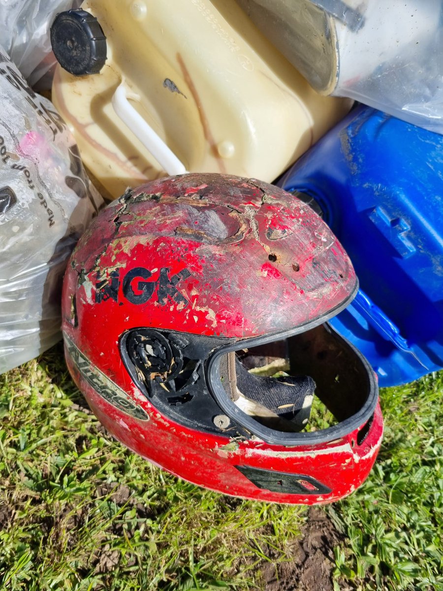 River_Care's tweet image. 115 rivercleans since 2002 and the Rochford RiverCarers are still finding enough rubbish to fill a Land rover 😱 We wonder how old that crash helmet is?
22 bags collected from the banks of the river by 10 fab volunteers in support of @KeepBritainTidy #GreatBritishSpringClean 🚮