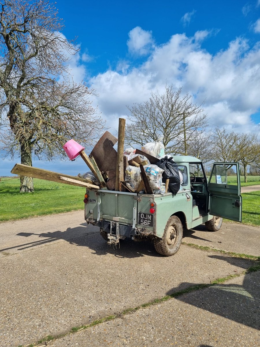 River_Care's tweet image. 115 rivercleans since 2002 and the Rochford RiverCarers are still finding enough rubbish to fill a Land rover 😱 We wonder how old that crash helmet is?
22 bags collected from the banks of the river by 10 fab volunteers in support of @KeepBritainTidy #GreatBritishSpringClean 🚮
