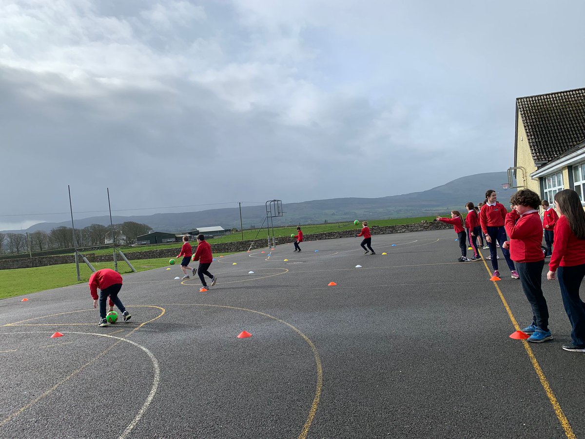 Our CDO was busy again last week in Highpark and Ballinlig NS. New targets were adapted and kids were brilliant in all aspects of work. 🏁🏐🔴🟢 @SligoGAACandG @sligogaa @SligoLGFA @ConnachtGAA #ConnachtCDO
