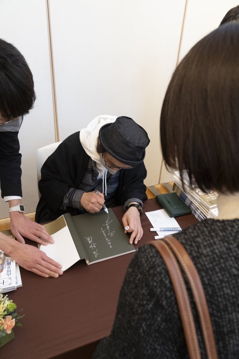 3月20日より東京の丸善丸の内本店にて開催しておりました「十二国記」山田章博原画展は3月26日に、大盛況のうちに会期終了を迎えました。次はジュンク堂書店福岡店に巡回します！
shinchosha.co.jp/12kokuki/log/1…