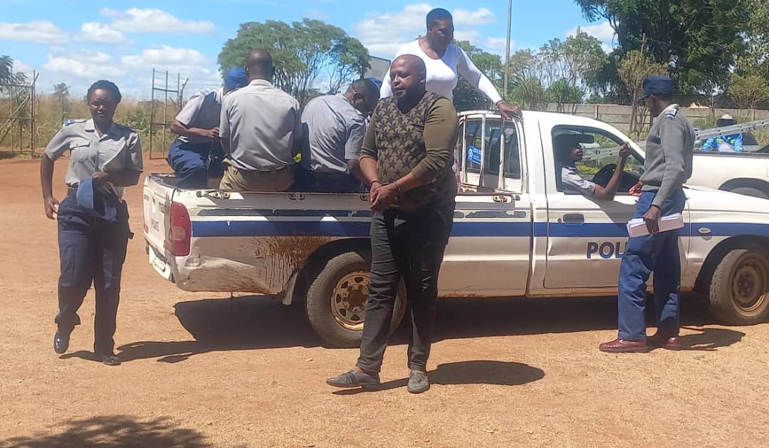 ZimSphere's tweet image. New on #Zimsphere

Norton man (43) accused of murdering girlfriend appears in court

"Issues of infidelity were cited as the cause of disagreement, which eventually led to the assault and consequently, death."

Read more: 

zimsphere.co.zw/2024/03/norton…