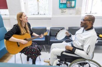 A trial led by UCLH and @ucl is looking at whether music therapy could help patients recover from severe brain injury. Music therapy sessions include patients playing instruments, singing familiar songs or making up music from scratch. Learn more: buff.ly/49TcTDA