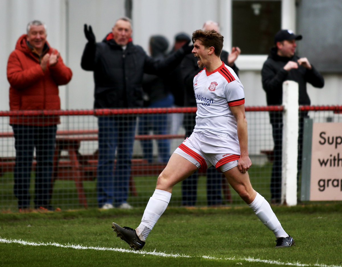 Tonight… ⚽️ The relentless season continues as @LincolnUnited host @melton_town in league action. Chris Funnell’s side are aiming to make it four games unbeaten. 📸 @edmayesphoto