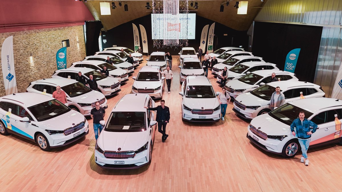 Unsere Aussendienstmitarbeitenden sind ab sofort im Elektroauto unterwegs. Letzte Woche durften wir 24 #ŠkodaEnyaq entgegennehmen. Ein weiterer wichtiger Schritt zur Reduktion unserer CO2-Bilanz.
rivella-group.com/de/medienraum/…
#Rivella #Nachhaltigkeit #Elektromobililtät