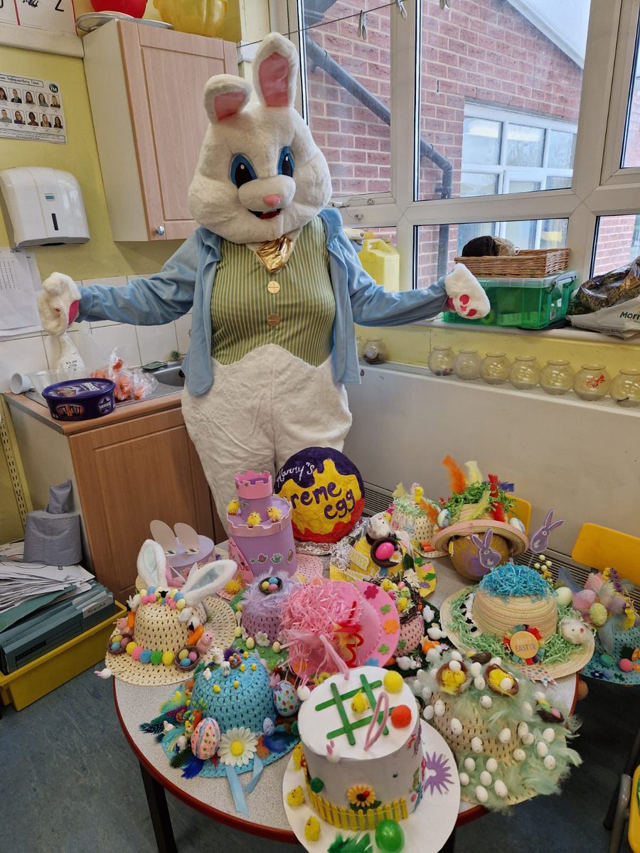 Pelham had a special visitor yesterday to judge our Easter Bonnet competition. Well done to all our entrants and congratulations to our winners! Thank you to our PSFA for organising the competition. #WeDREAMBIG @trustilluminate #ExcellenceEveryDay