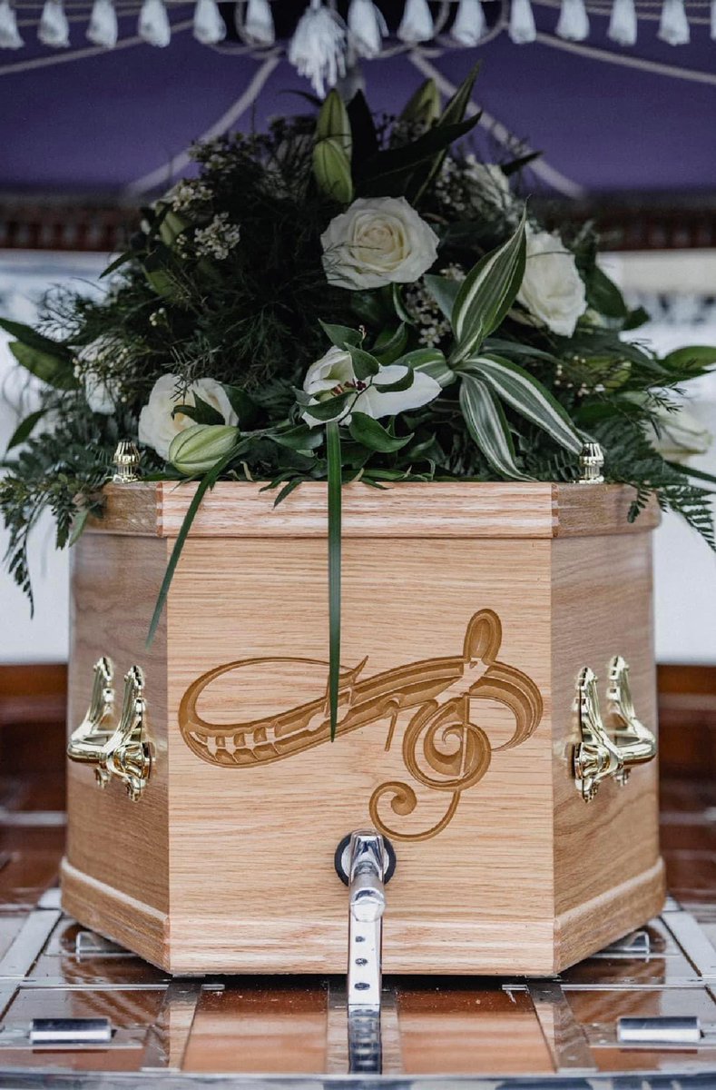 SteveSoultLtd's tweet image. A few beautiful designed coffins from last week