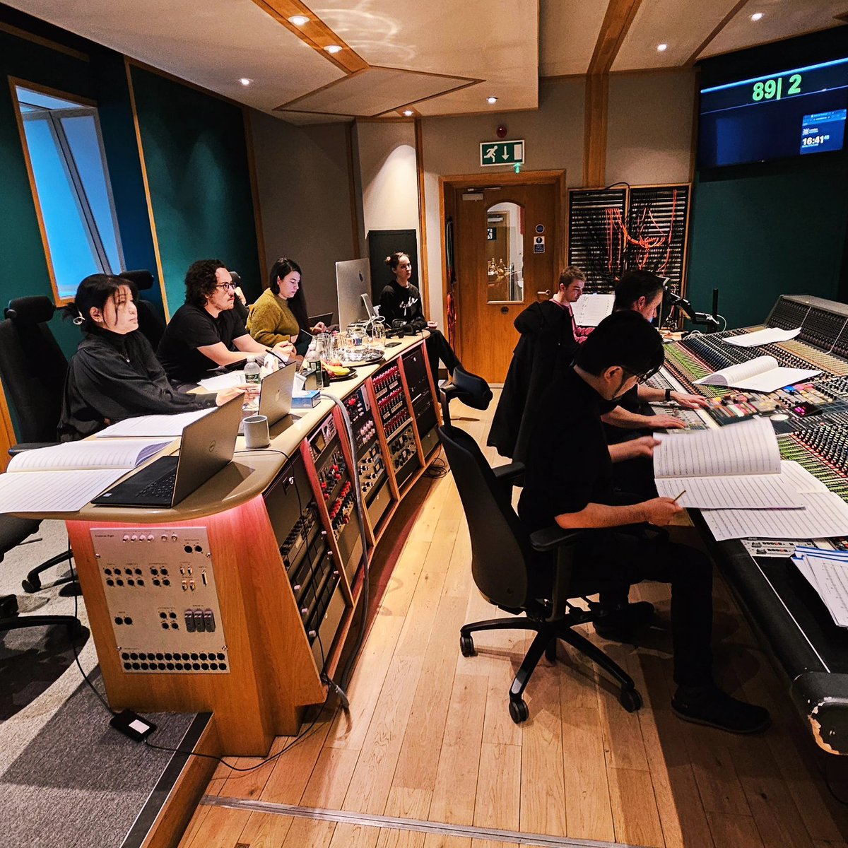 RobinHoffmann's tweet image. Another wonderful day in London, recording music with some of the finest musicians on this planet. A day full of great music, great people and great conversations! Good times! 

#recordingsession #orchestrator #gamescore #London #orchestra #angelstudios #scoringsession