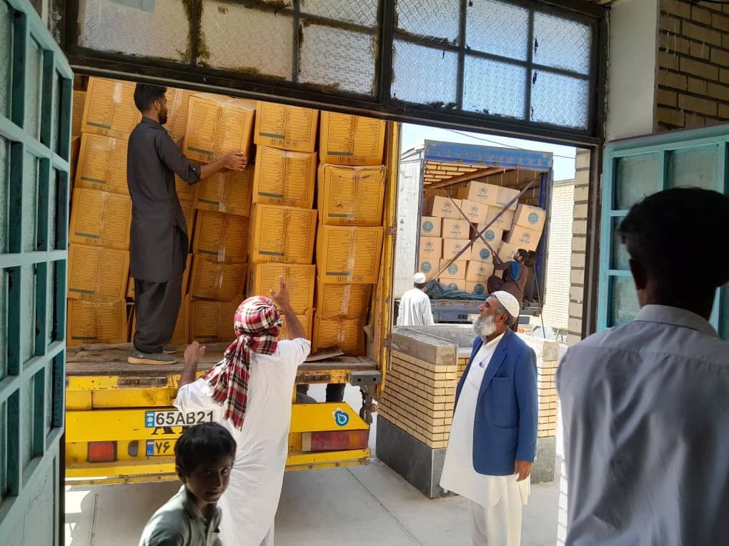 UNHCR Iran, within the humanitarian response to those affected by the recent floods in Sistan&Baluchistan Province has provided 4,000 tarpaulins 🏘, 4,000 family hygiene kits 🧼, and 1,000 kitchen sets 🍽 Working closely with partners 🤝 helps us to assist the most vulnerable
