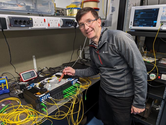 🏁| Aston University researchers send data 4.5 million times faster than average #broadband 🎆Technique uses existing network but increases its capacity to carry data 🛜 Expected this will help meet massive data demand of the future @TheIET 👉tinyurl.com/5ytkjjv9