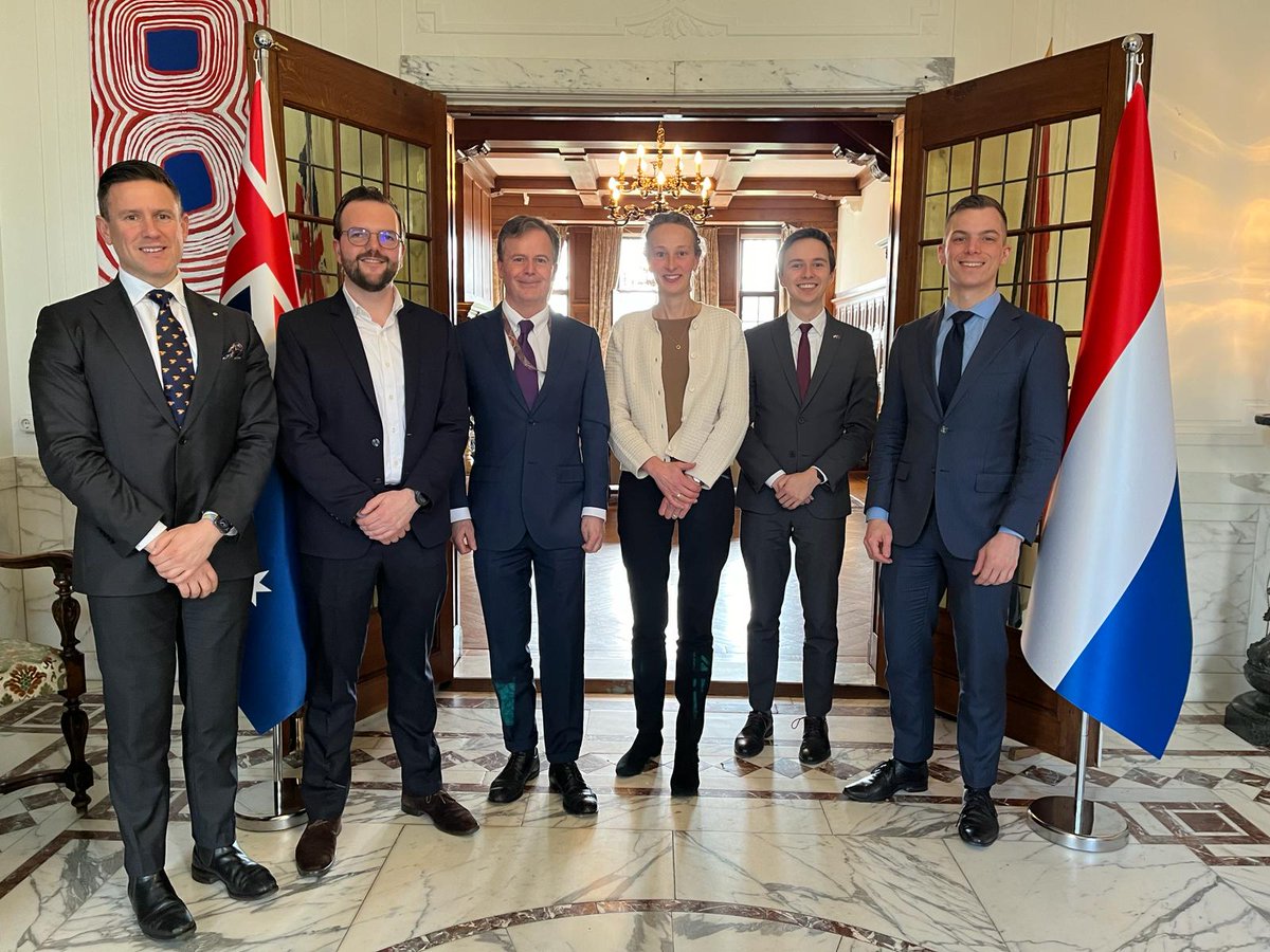 Hosted a lunch with @Clingendaelorg experts where we discussed a range of topics on the 🇦🇺-🇳🇱 partnership, including Indo-Pacific priorities, the green energy transition and #ArtificialIntelligence cooperation. Thank you for excellent discussions!