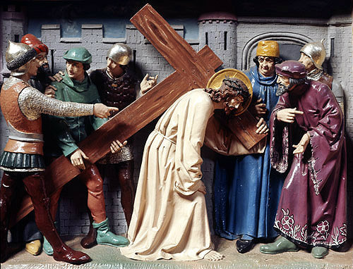 #SimonofCyrene helps Jesus carry the cross. #ViaCrucis, #StAugustineAbbeyChurch,#Ramsgate, #Kent,UK. @AugustinePugin

#pugin #gothicrevival #augustuspugin #saintaugustinechurch #wayofthecross #wayofsorrows #gothicrevivalsculpture #stationsofthecross #puginholyweek #puginviacrucis