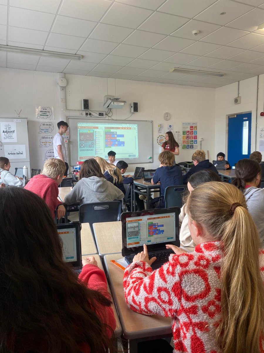 Our TY Digital Leaders delivering another coding workshop to first years. This time they each created their own retro arcade game! @MS_eduIRL #MSDreamSpace