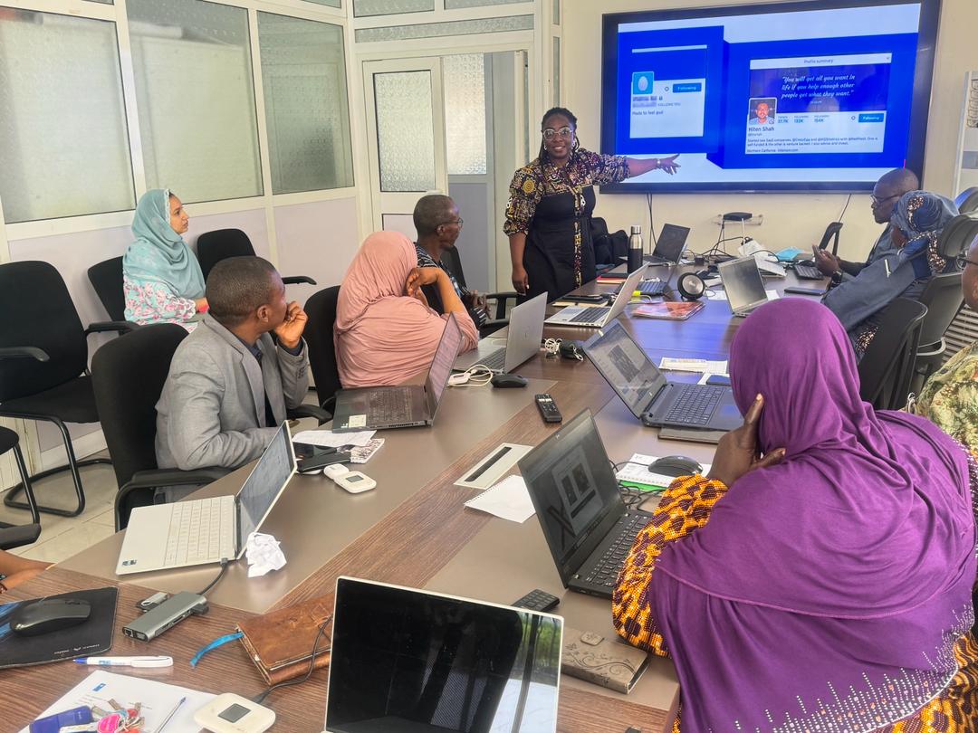 PnudNiger's tweet image. Notre staff de l&apos;unité Gouvernance-Paix-Securité &amp;amp; #Stabilisation du @PnudNiger 🇳🇪s&apos;actualise sur l&apos;utilisation de @X et @Linkedin ainsi que la gestion de l&apos;identité numérique💻 à l&apos;ere du digital. #ODD16 @jayneyeboah @KouassiNicole