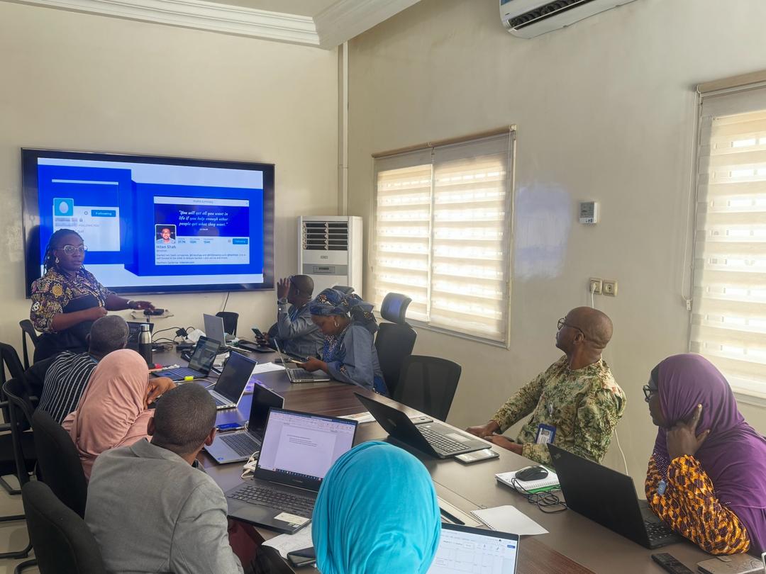 PnudNiger's tweet image. Notre staff de l&apos;unité Gouvernance-Paix-Securité &amp;amp; #Stabilisation du @PnudNiger 🇳🇪s&apos;actualise sur l&apos;utilisation de @X et @Linkedin ainsi que la gestion de l&apos;identité numérique💻 à l&apos;ere du digital. #ODD16 @jayneyeboah @KouassiNicole