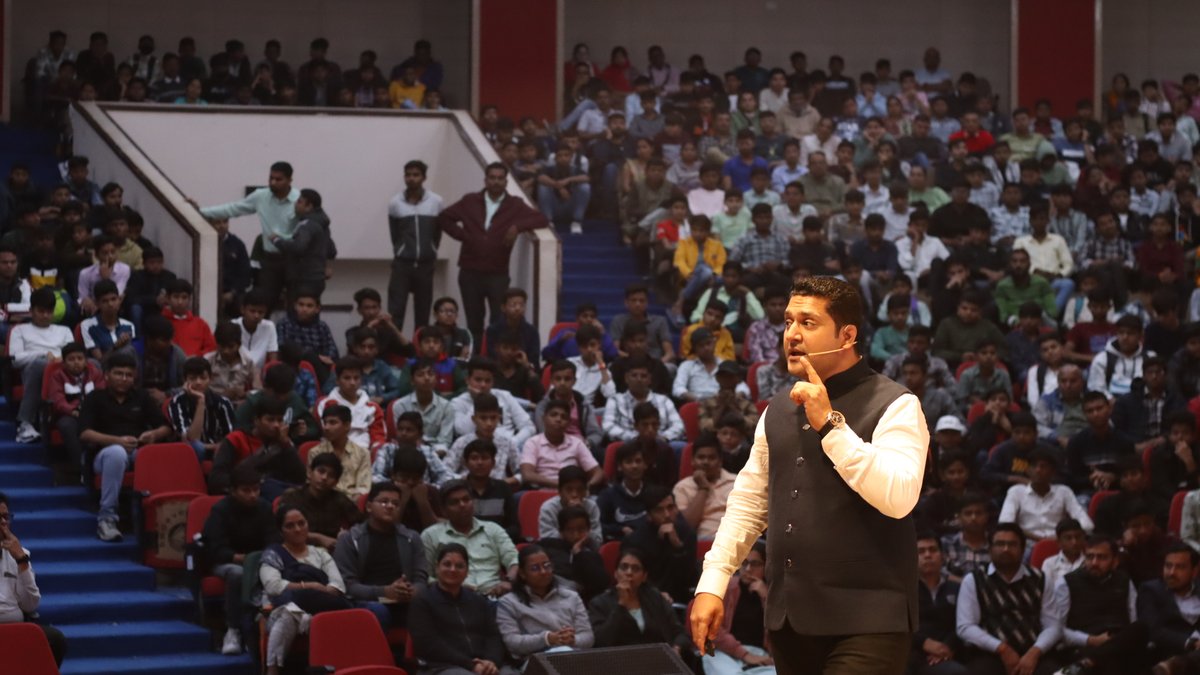 MeraMotivation's tweet photo. 🌟 Wow! Completing three events back to back in one day feels absolutely exhilarating!   🚀trained over 1000 students and parents in each session at Nadiad on how to Enjoy Your Exams?🏫  #ParikshitJobanputra #Lifecoach #ParentingCoach #MotivationalSpeaker https://t.co/0hmlARWhyb