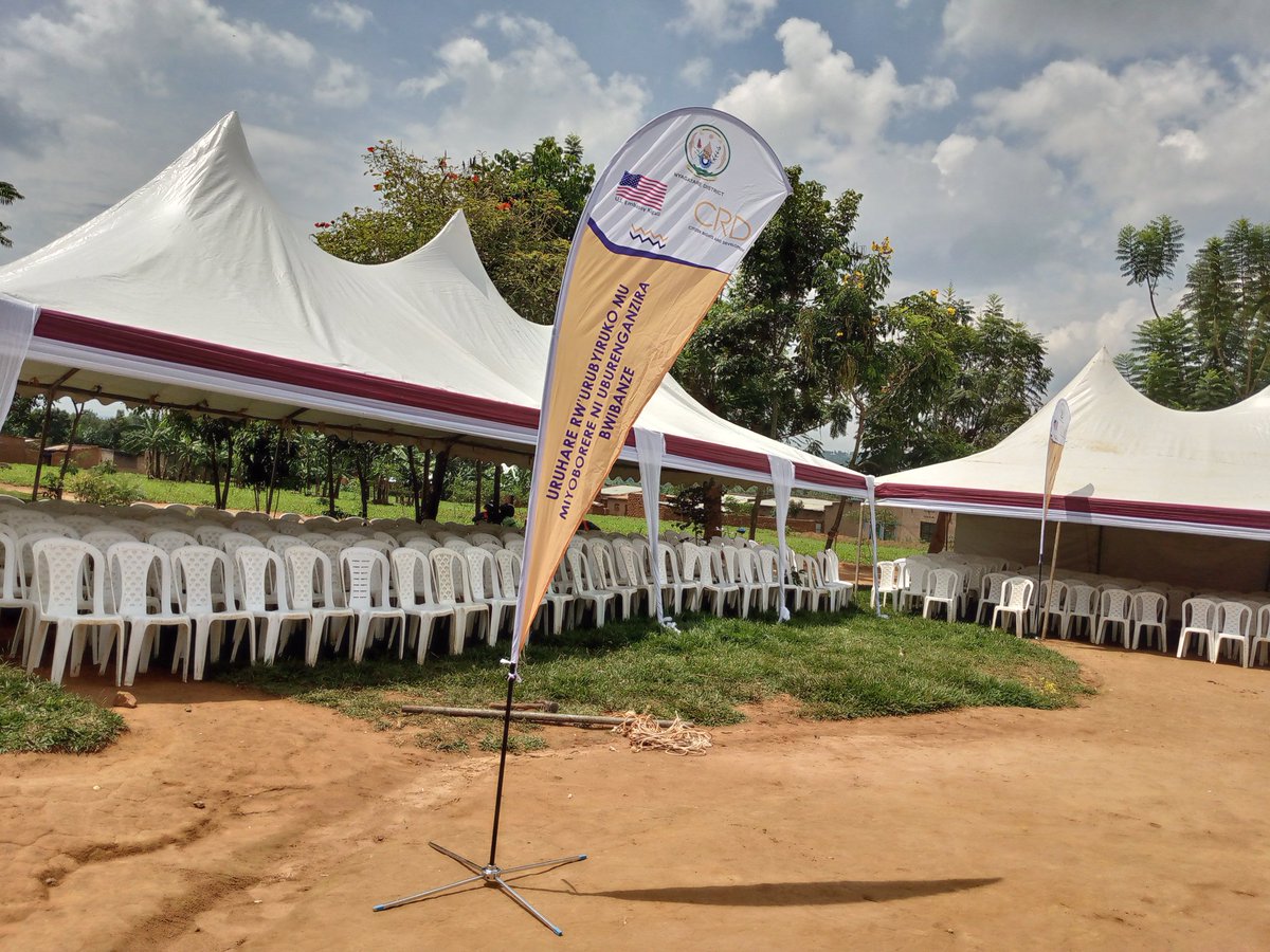 CleverMupenzi's tweet image. Twimakaze injwi rw'urubyiruko
Ibi birimo kubera Rwimiyaga
M'ukagari Ka #Kabeza mukanya 
Biraba bitagiye 
#CRD kubufatanye na U.S.#Embassy KIGALI
@CITIZEN RIGTHS AND DEVELOPOMENT