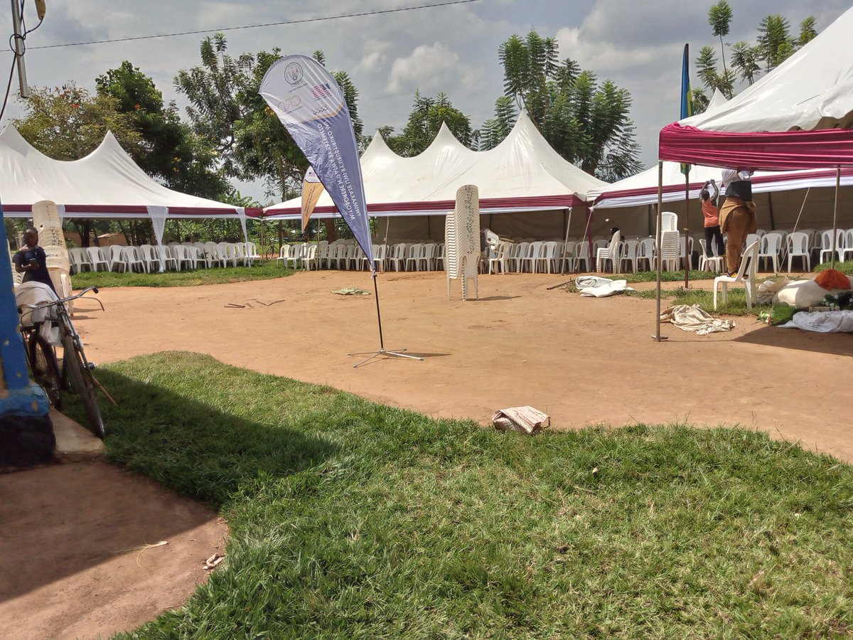 CleverMupenzi's tweet image. Twimakaze injwi rw'urubyiruko
Ibi birimo kubera Rwimiyaga
M'ukagari Ka #Kabeza mukanya 
Biraba bitagiye 
#CRD kubufatanye na U.S.#Embassy KIGALI
@CITIZEN RIGTHS AND DEVELOPOMENT