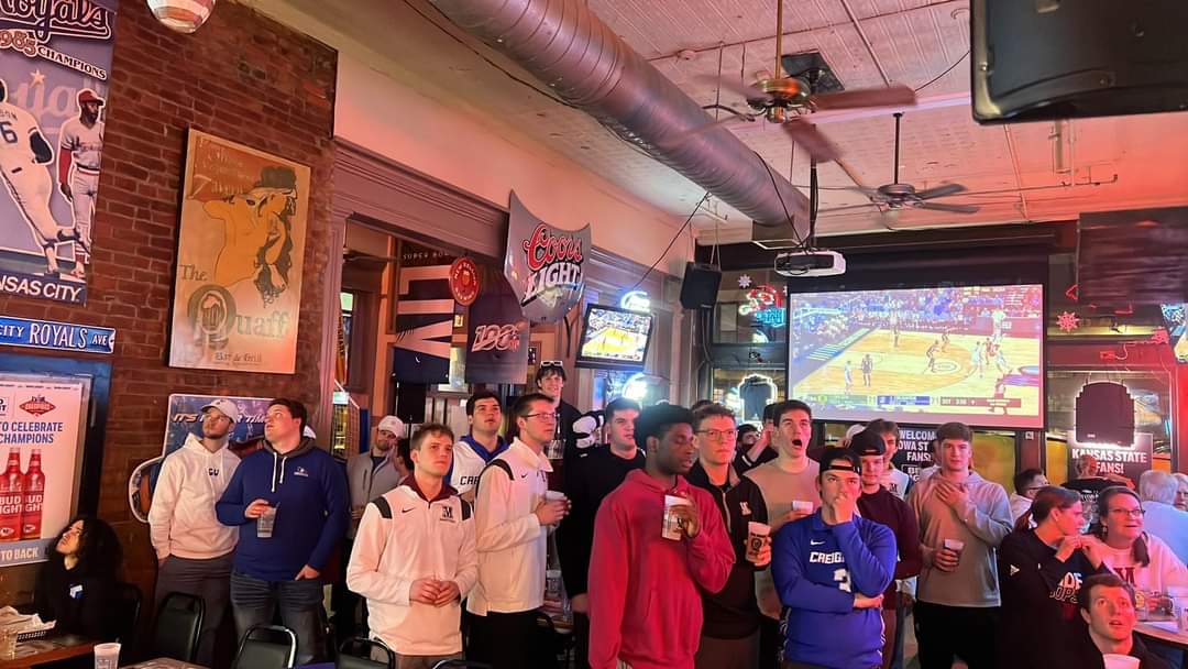 QUAFFen's tweet photo. @CreightonAlumni  it was a privilege having Creighton Alumni and current students @QuaffBarGrillKC for the amazing OT Victory on Saturday Night!!  Thank you and #AMDG #Jesuits4Life #GoJays #Sweet16 @BluejayMBB @gocreighton @Creighton @BIGEAST @bigeast https://t.co/Z2jzmk3k4w