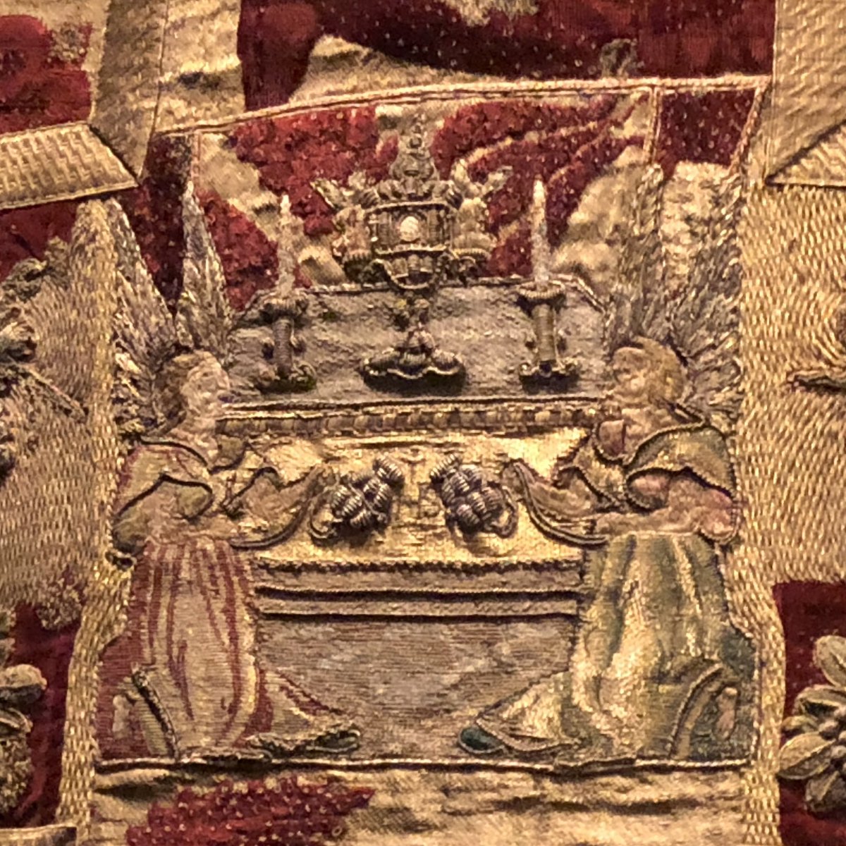 Amazing stitchwork from the Stonyhurst vestments Henry VIII in 1520 to took to the Field of Cloth of Gold. 

From my 2021 visit to the Gold and Glory exhibition at Hampton Court Palace 

#textiletuesday #TudorTuesday #embroidery