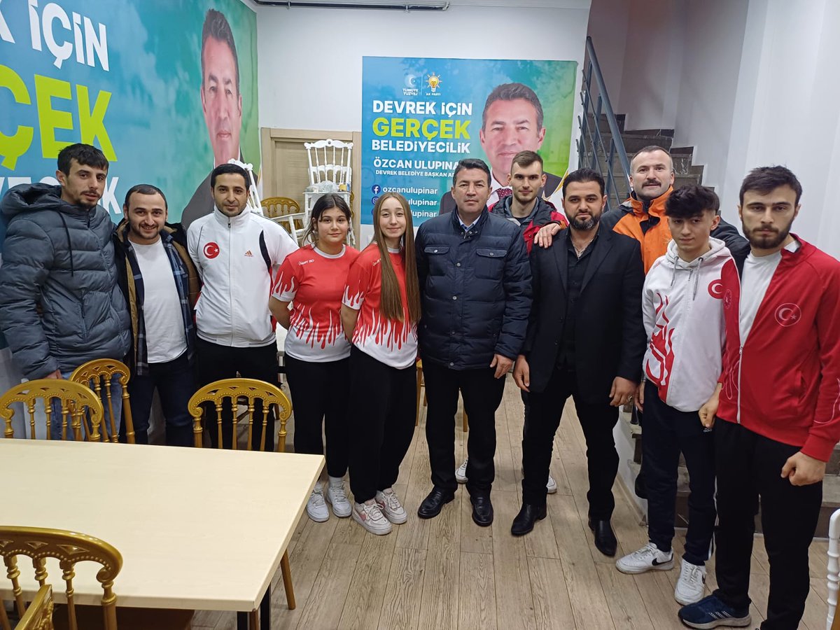 ozcanulupinar67's tweet image. Seçim ofisimizde milli sporcularımızı ağırladık. Sporun ve sporcunun her zaman yanındayız. Devrek'imizi, ilimizi en güzel şekilde temsil eden sporcularımızı ağırlamaktan mutluluk duydum. Yolunuz açık olsun, başarılar dilerim.

#YenidenBüyükDevrek 
#GerçekBelediyecilik 
#Devrek