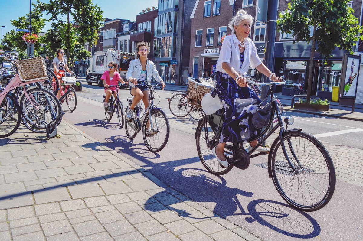 Cycling_Embassy's tweet image. "There is a growing consensus on the need to plan and redesign neighbourhoods and cities with a focus on supporting more walking, cycling and community use of public open spaces."

WHO has created a Tool Kit, promoting physical activity for older people: iris.who.int/bitstream/hand…
