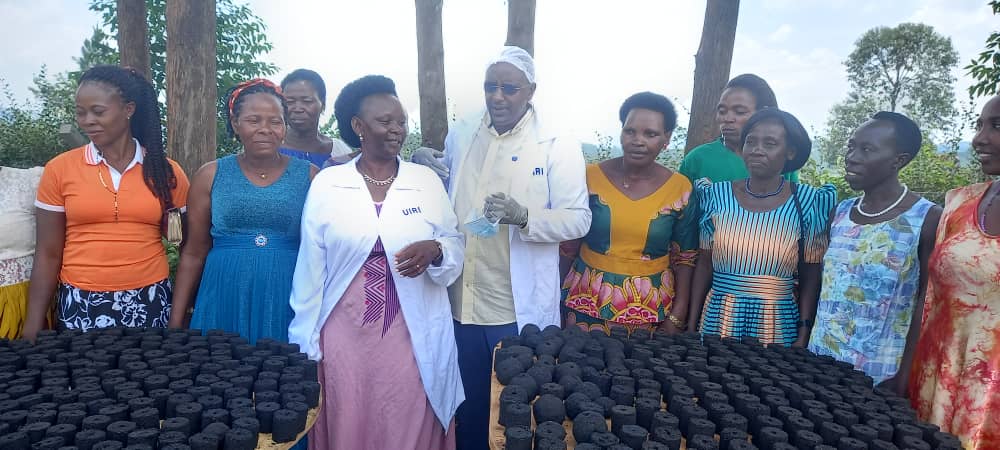 UIRI conducted a 3-day training for 94 women in Kitagwenda District in Bakery, Dairy, Cosmetics, briquettes, juice, and handicrafts. The training followed a request by the area Woman MP, Hon. Dorothy Nyakato. @pwatchug @STIsecretariat @LynnUg3 @GCICUganda @PSF_Uganda