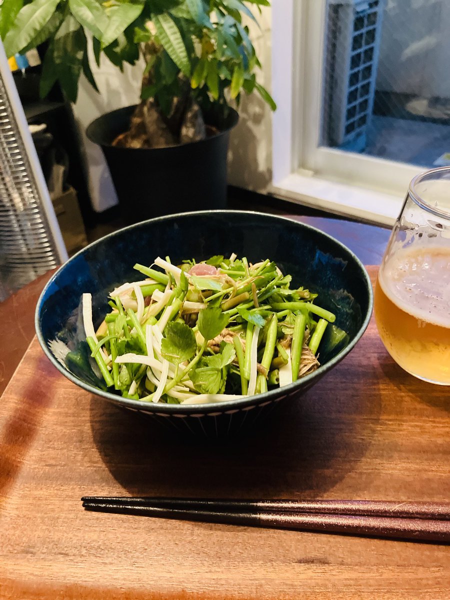 せりのサラダ

せり
ベーコン
さけるチーズ

ドレッシング
　オリーブオイル
　しお
　レモン汁
　酢
　にんにくチューブ