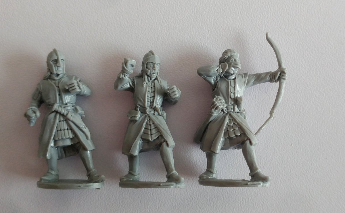 The incomparable Mr. @PaulHic80466580 very kindly sent along a handful (no pun intended) of elves from his upcoming Kickstarter, and now I'm faced with the abject terror of trying to decide how to paint them! Paul Hicks resin test pieces? Sure, I'll just drybrush those, eh? 🤯