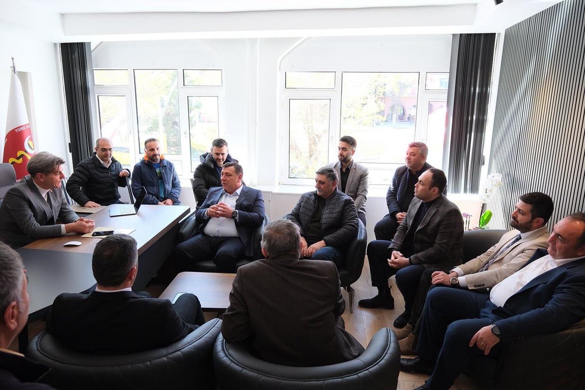 umitsezer26's tweet photo. Odunpazarı Belediye Başkan Adayımız @ozkanalpbaskan ve Meclis Üyesi adaylarımız ile birlikte Eskişehir Bilecik Bölgesi Veteriner Hekimleri Derneği'ni ziyaret ettik.

Eskişehir Bilecik Bölgesi Veteriner Hekimleri Derneği yöneticilerine ve üyelerine misafirperverlikleri için teşekkür ediyorum.

Daha yaşanabilir bir #Odunpazarı ve #Eskişehir için hep birlikte #HazırızKararlıyız
#GönüllerYapmayaGeldim #GerçekBelediyecilik