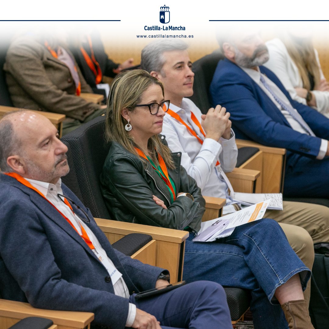 👉Presentación del Primer Informe de Bioagrovoltaica de la UNEF. 🗣La viceconsejera @Graciacanales3 participaba en la Mesa “Reflexión sobre el futuro normativo de uso de la Agrovoltaica. Nuevos retos” junto a otros profesionales de la industria. #CLM @gobjccm