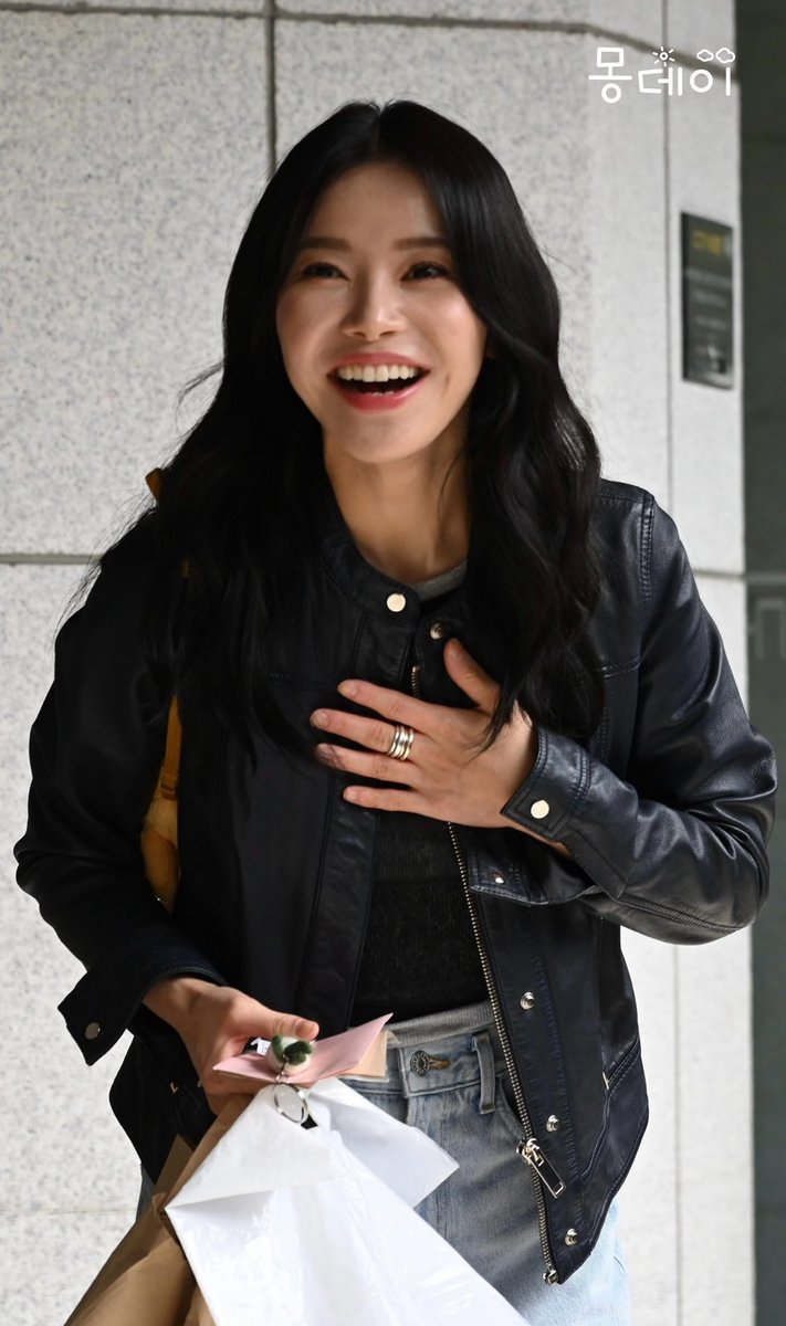 yongsun2da's tweet image. I’m used to her black hair, she’s beautiful anyway