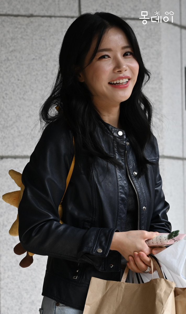 yongsun2da's tweet image. I’m used to her black hair, she’s beautiful anyway