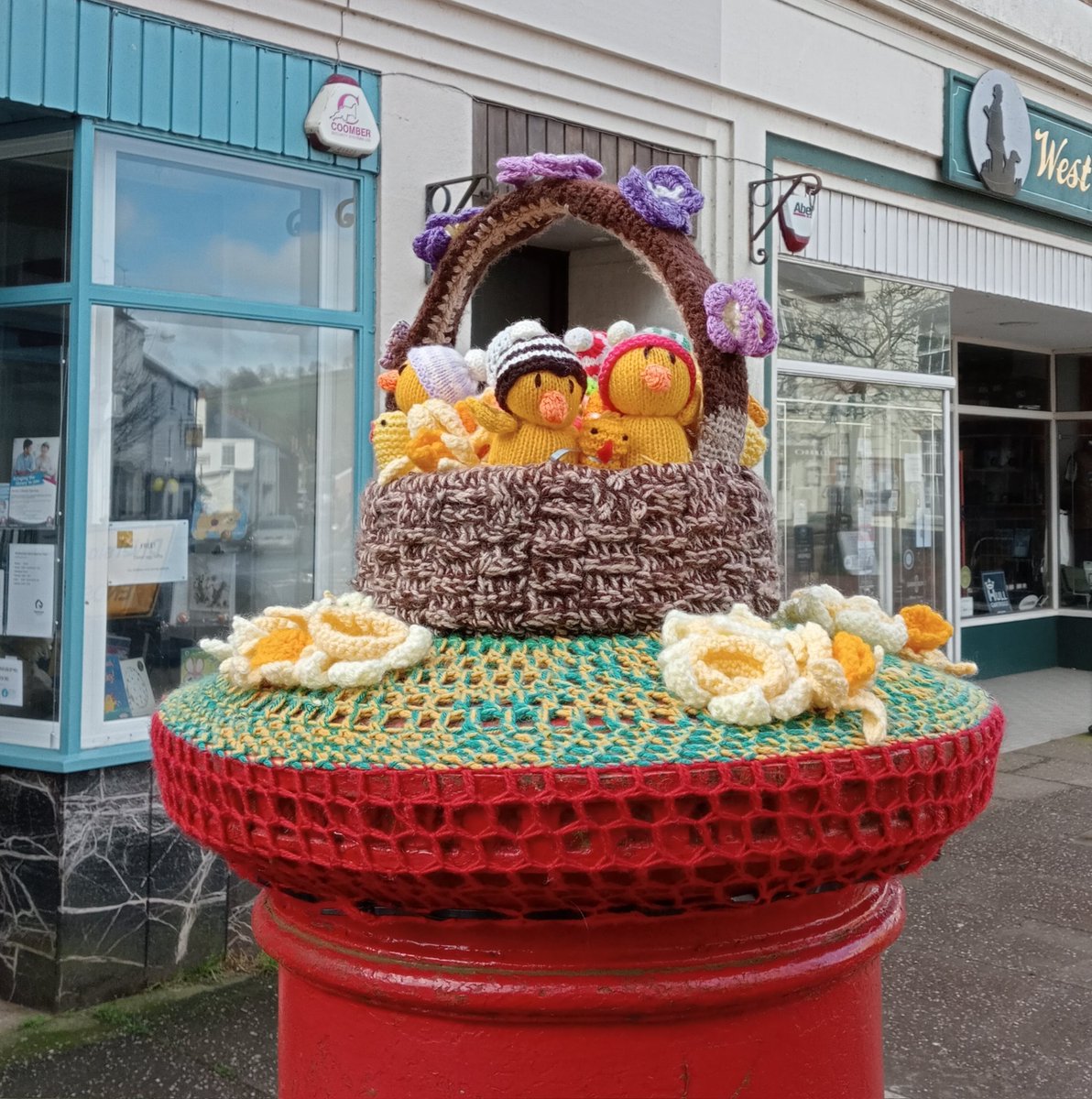 Wiveysqpostbox's tweet photo. Happy Easter 🐰🐣 https://t.co/nnDp69xNEH