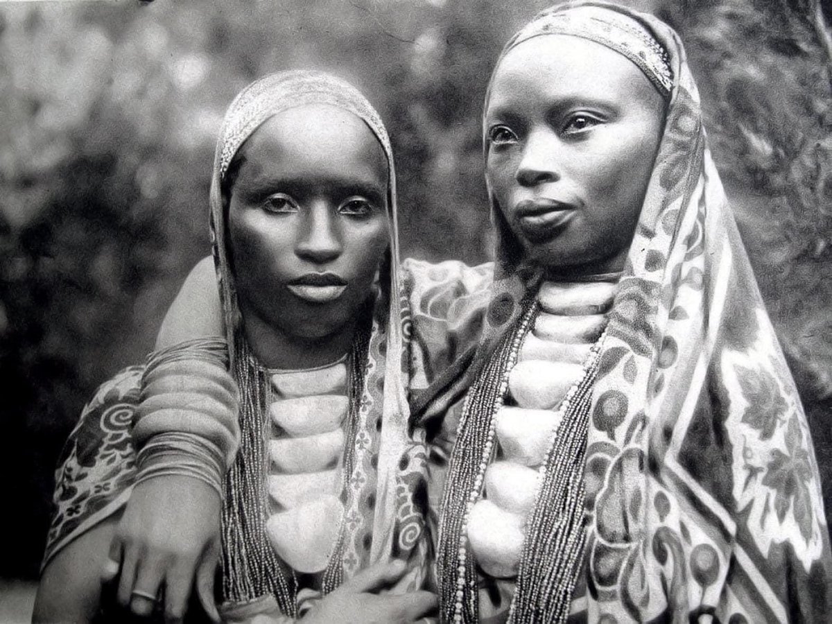 Two royal ladies from the Kingdom of Urundi, 1929. The Kingdom of Urundi, in the modern day Republic of Burundi, existed from c. 1680 (possibly earlier) to 1966. It was ruled by the Ganwa, a princely aristocracy, headed by the Mwani, or king, who ruled over the Hutu farmers,