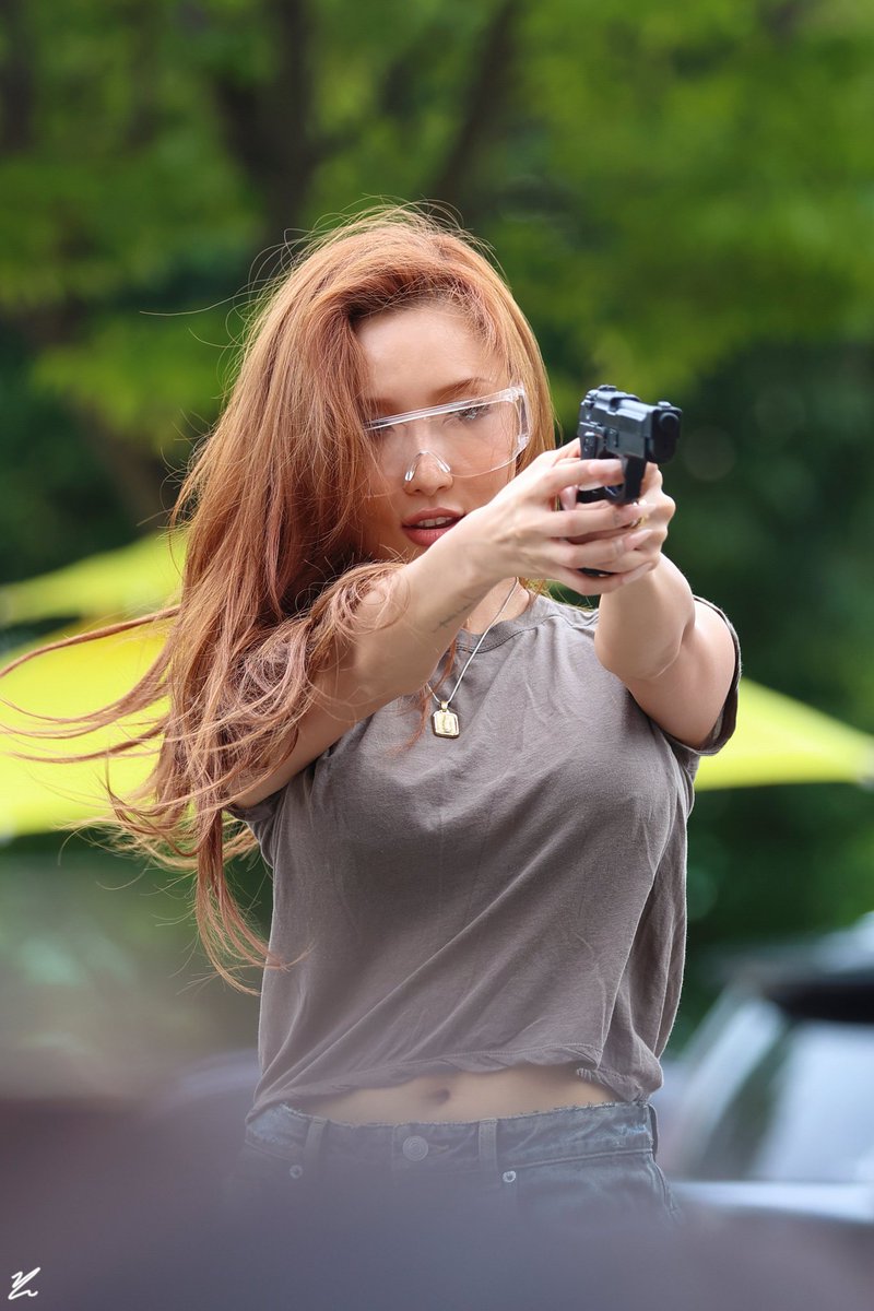 yongsun2da's tweet image. I love this fansign so much, but I wasn’t there.. I cry yeah