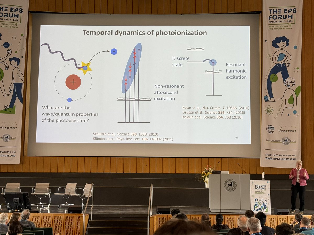Nobel Laureate @AnneHuillier presents the history of attosecond #physics to participants of the @EuroPhysSoc Forum in Berlin.