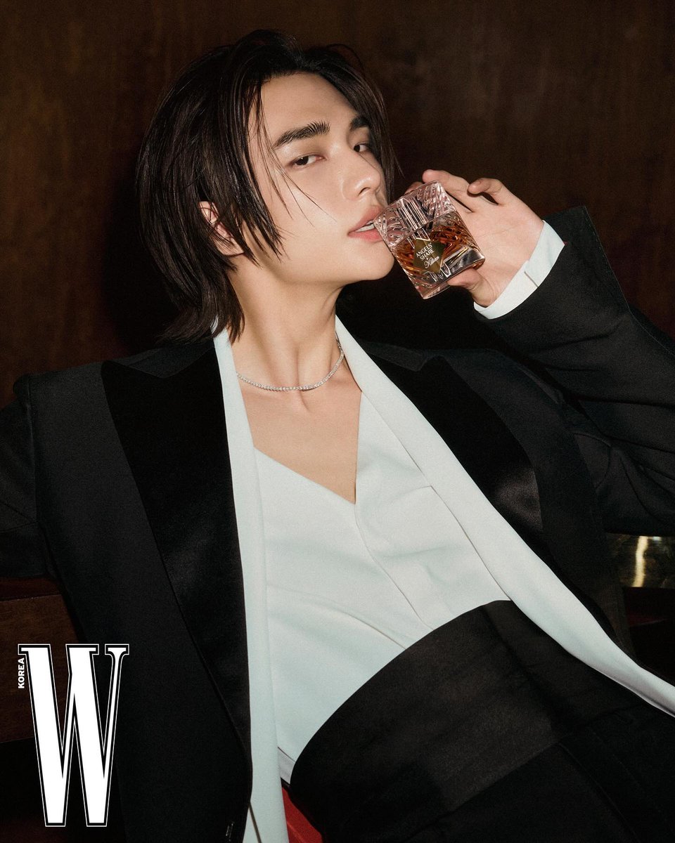 hyunjin pics tweet media