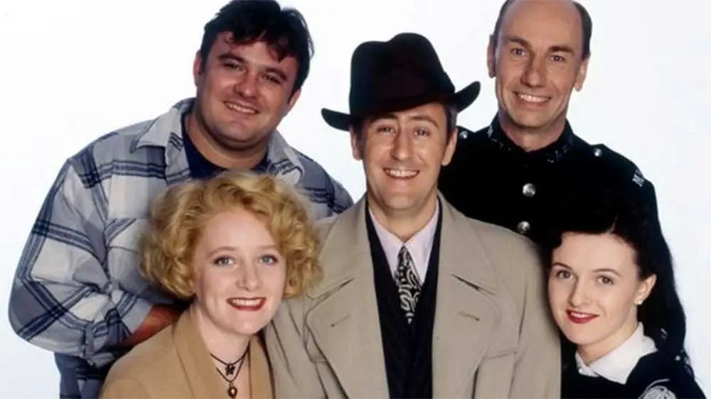 RodneyMarshall1's tweet photo. Who doesn't enjoy a spot of time travelling? From sitcom to retro cop show to sci-fi action-adventure. #TuesdayTimeTravel https://t.co/4sfbPNwNCn